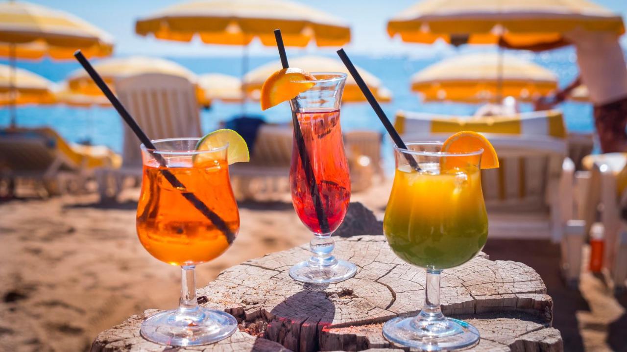 Hotel Club Oustal Del Mar Le Lavandou Exterior photo
