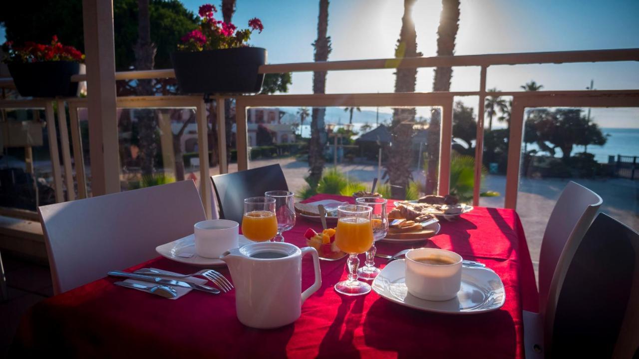 Hotel Club Oustal Del Mar Le Lavandou Exterior photo