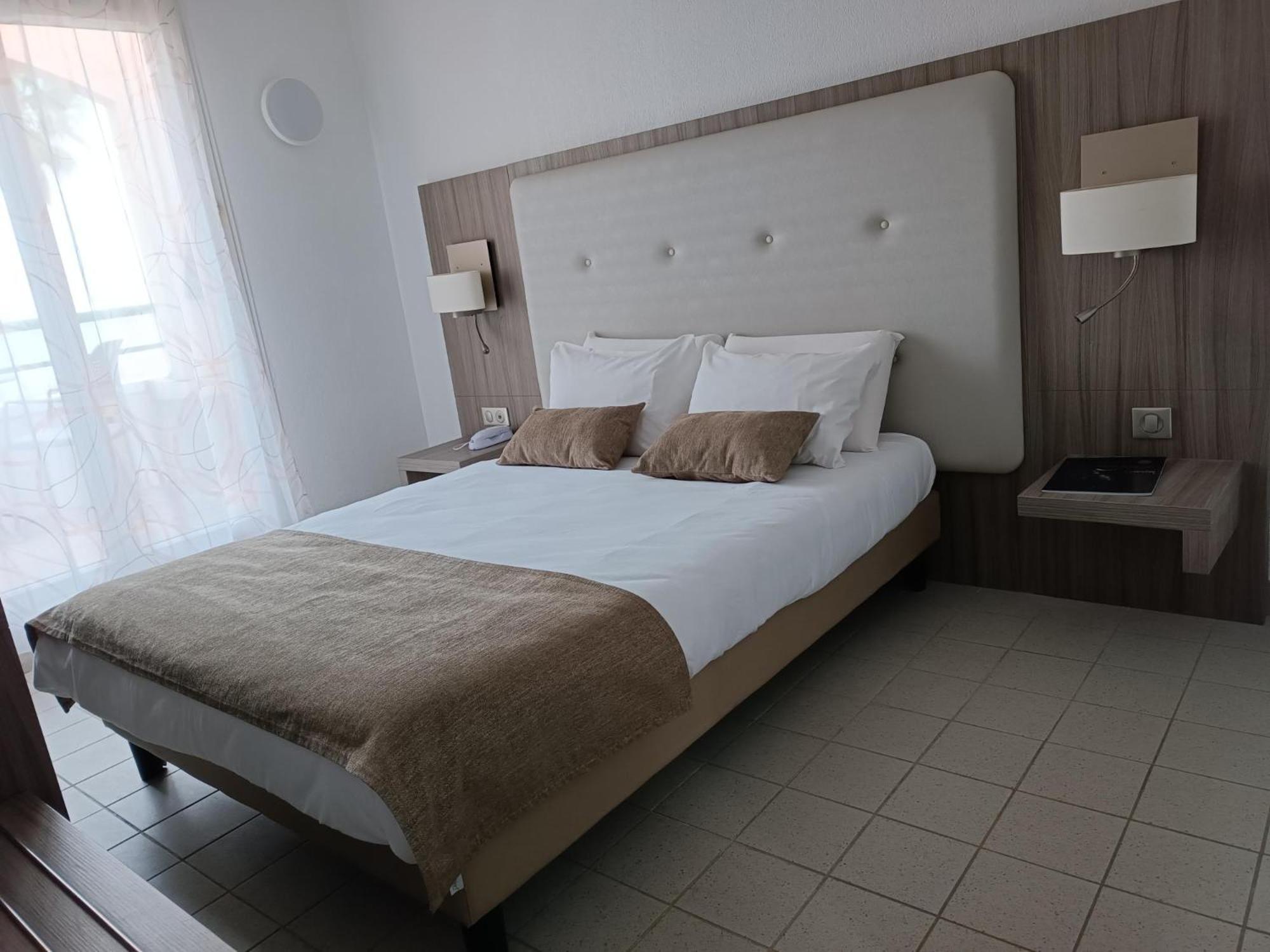 Hotel Club Oustal Del Mar Le Lavandou Room photo